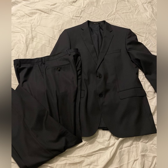 Dark Navy PinStripe Hugo Boss Suit - Jackets and Pants 42R - Picture 1 of 10